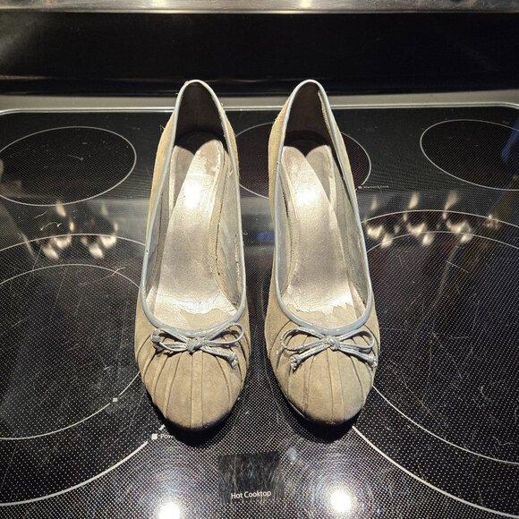 Olive Green Heels with Bows 7 1/2 - Picture 1 of 3